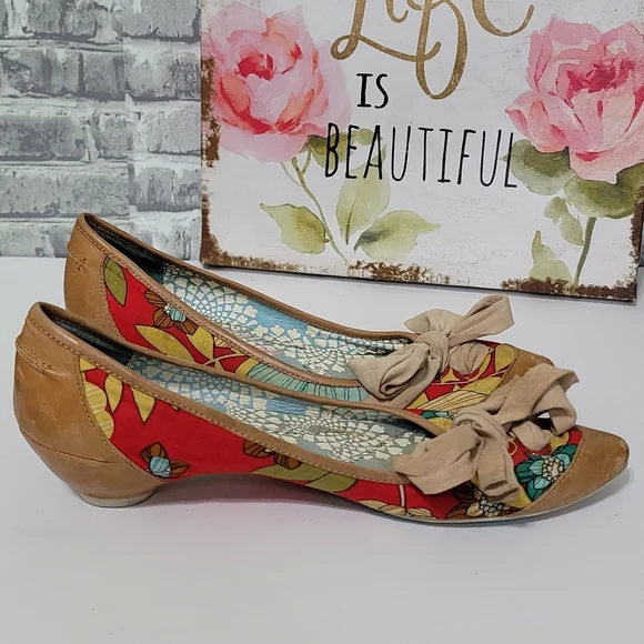 Irregular Choice Vintage Floral Low Heel Pumps Top Bow - Picture 7 of 11